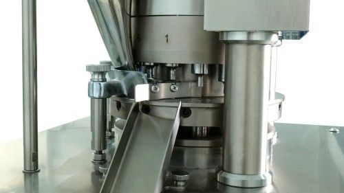 ZP15 EU-D Tooling Rotary Tablet Presss Machine Candy Medicine ผู้ผลิต